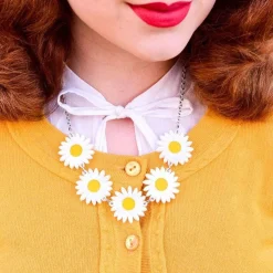 She Loves Me Daisy Necklace